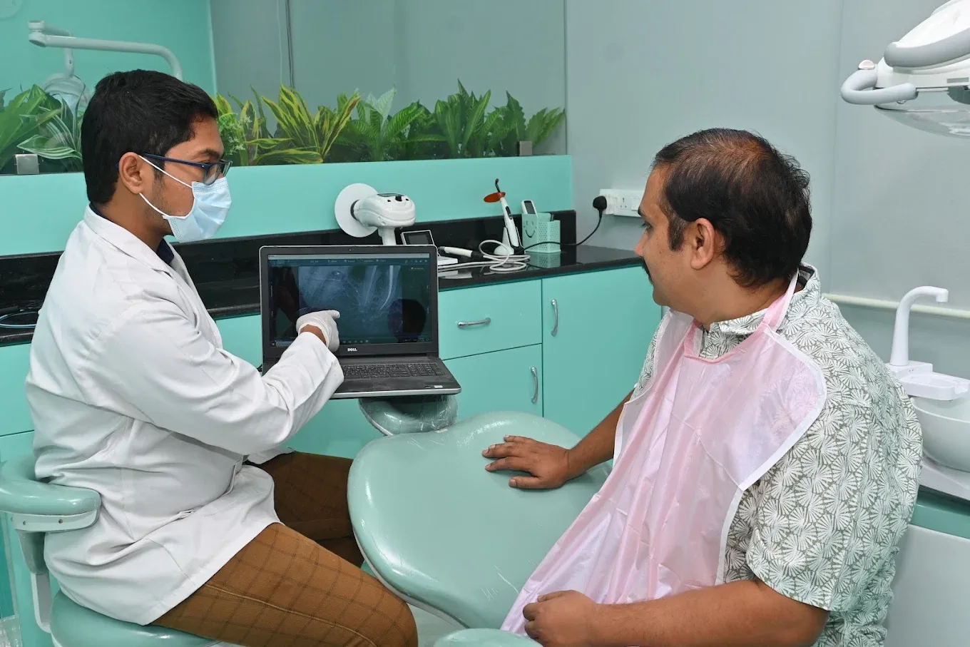 doctor explaining to the patient